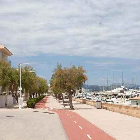 Harborfront Escape In Mallorca Appartement
